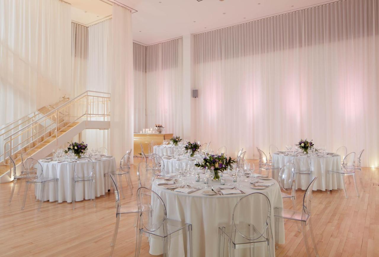 Sanderson London Ngoại thất bức ảnh The interior of the ballroom