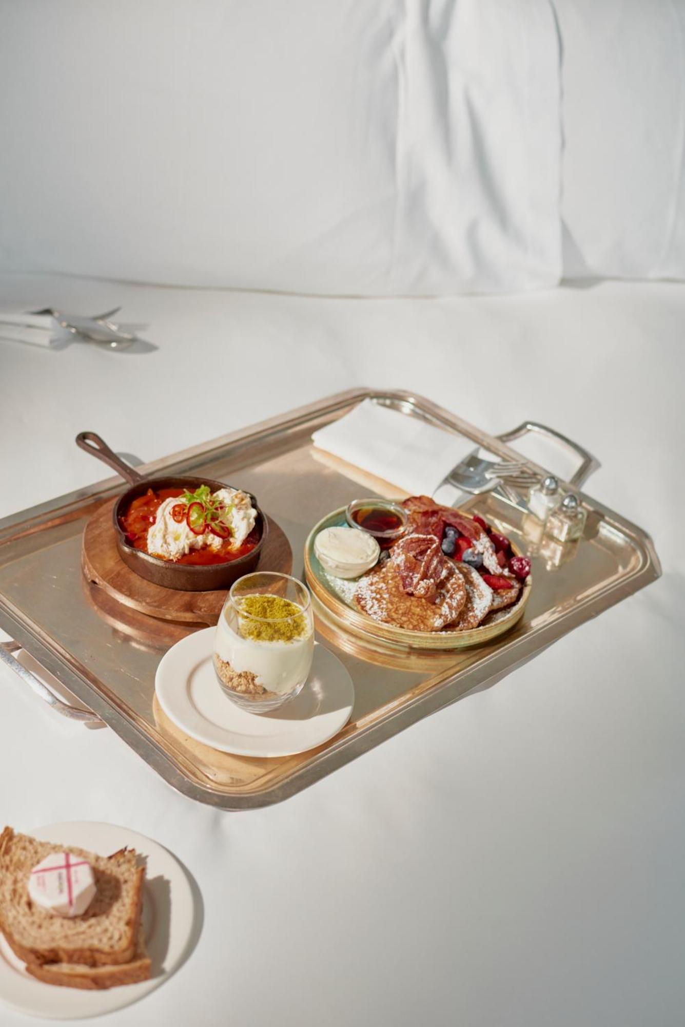 Sanderson London Ngoại thất bức ảnh A breakfast tray